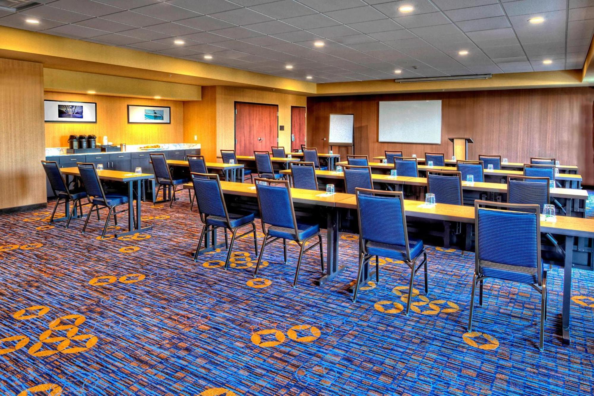 Courtyard By Marriott Hotel