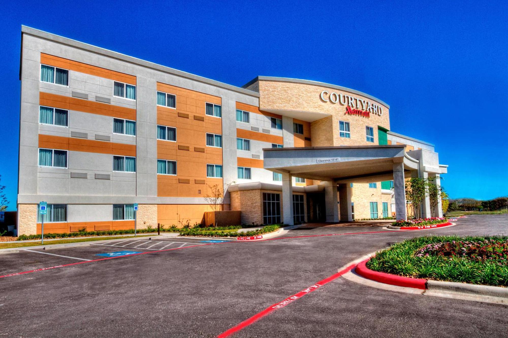 Courtyard By Marriott San Marcos