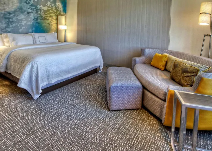 Courtyard By Marriott San Marcos